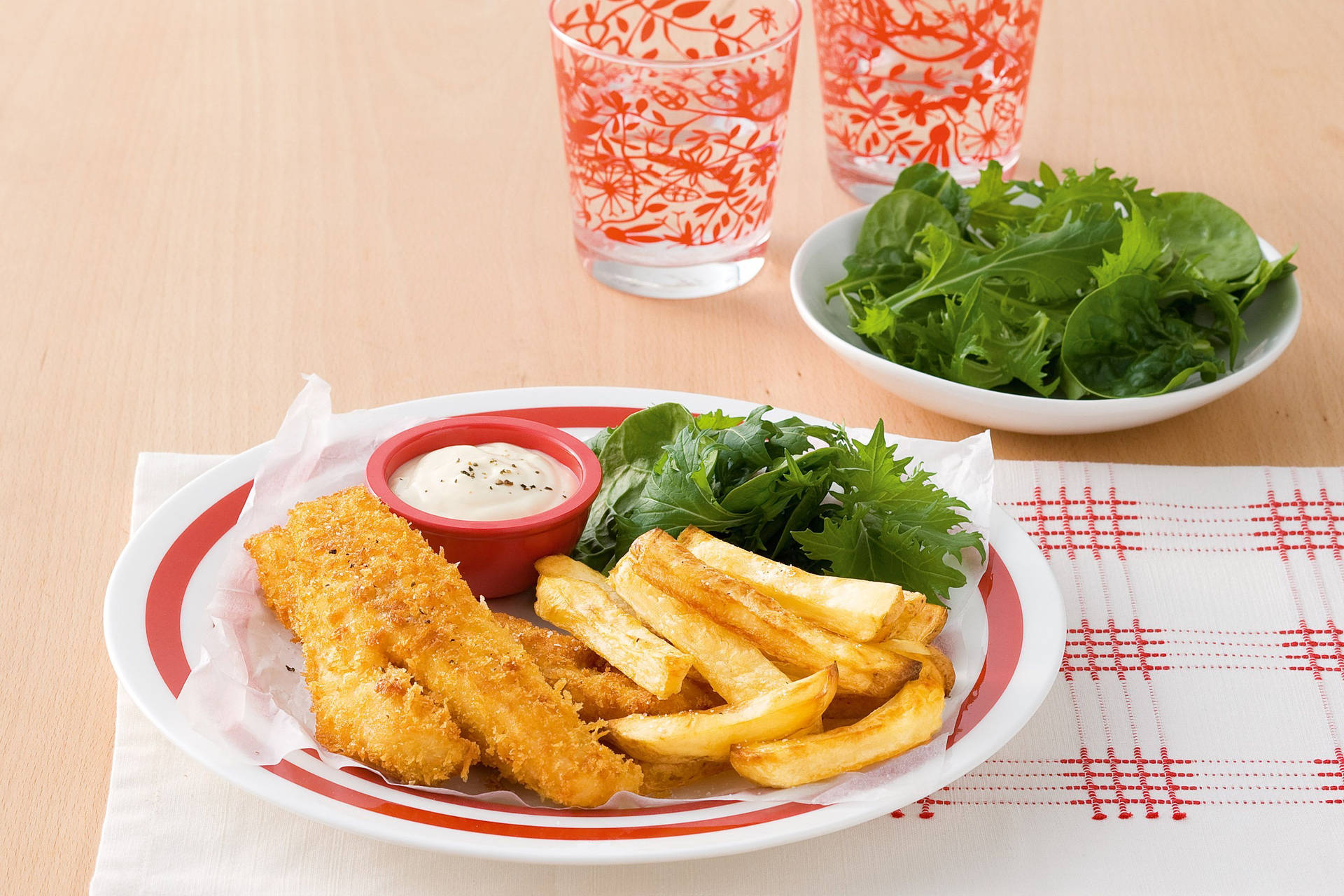 Crispy Fish And Chips With Lettuce Wallpaper