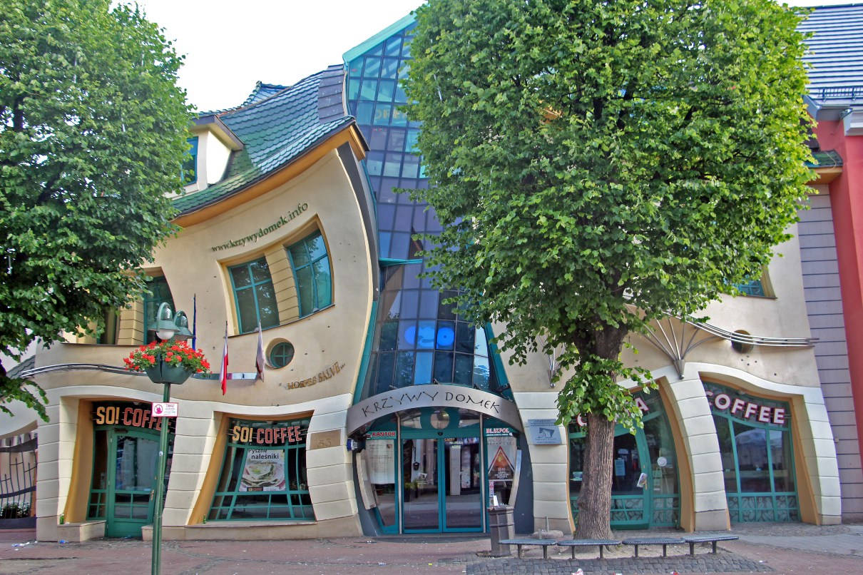 Crooked House In Poland Hd Wallpaper