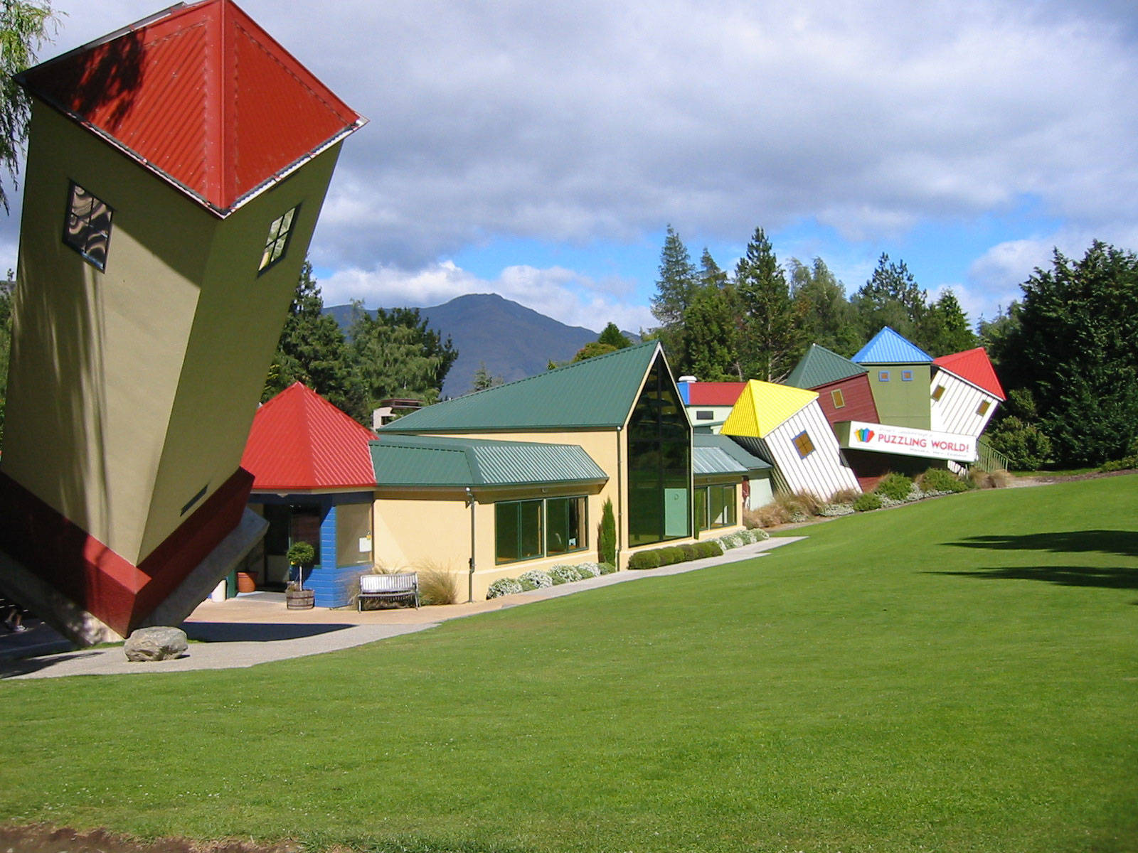 Crooked House In The Puzzling World Of Wanaka Wallpaper
