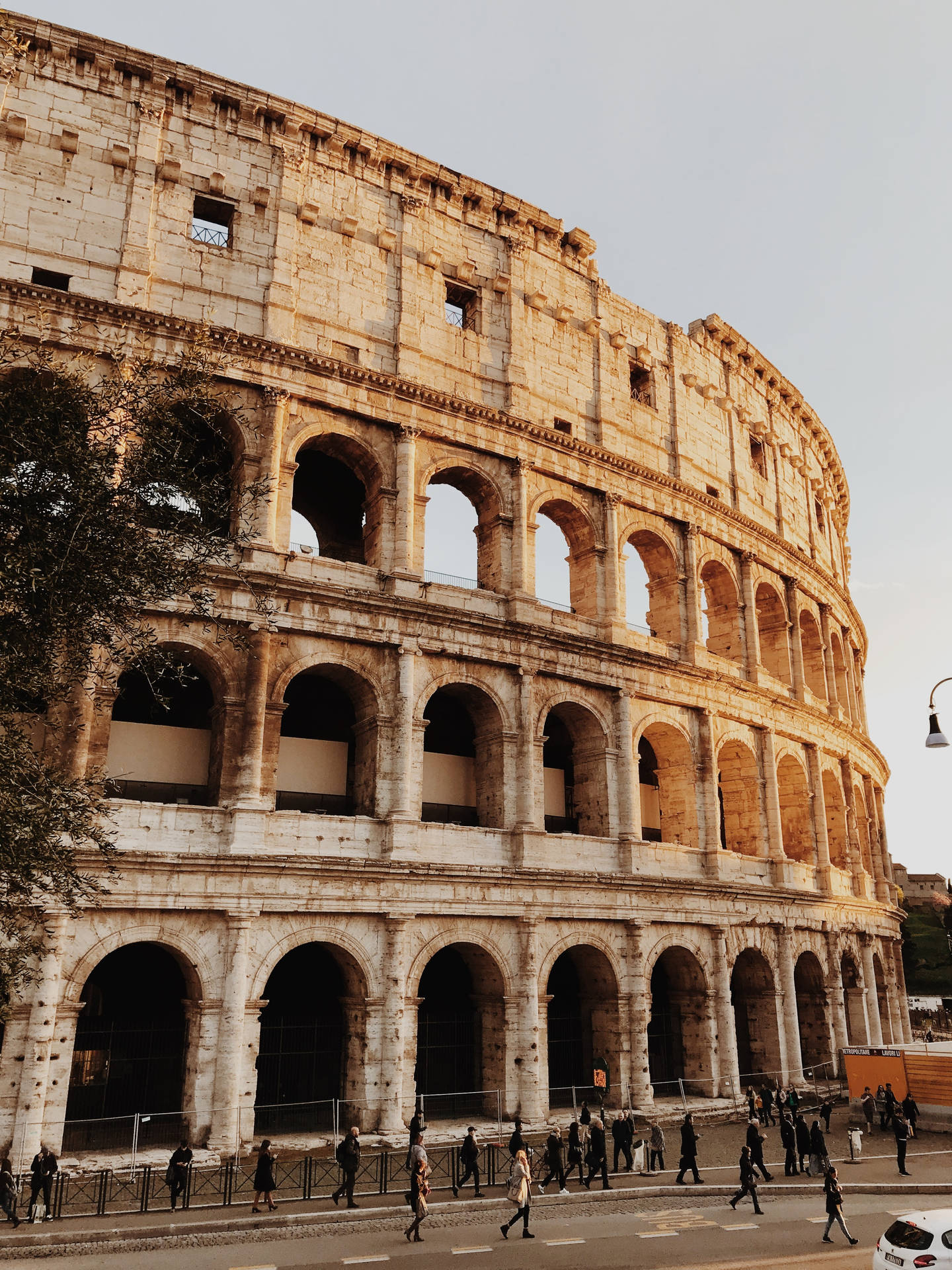 Bakgrundsbildför Mobil Med Beskuren Brun Estetisk Colosseum-motiv. Wallpaper