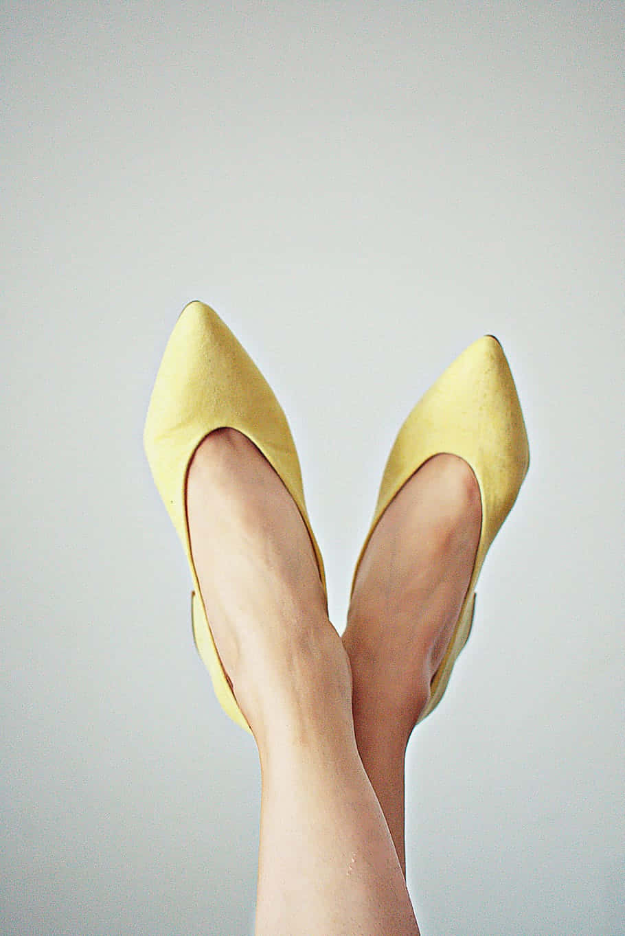 Crossed Girl Feet In Yellow Mid Heel Shoes Wallpaper