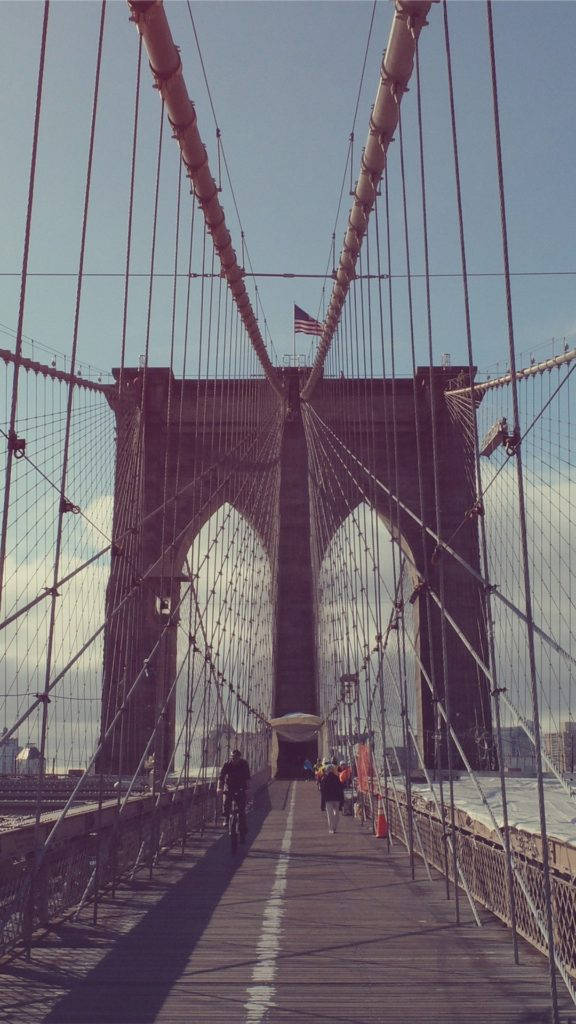 Kroge Brooklyn Bridge i New York iPhone Tapet Wallpaper