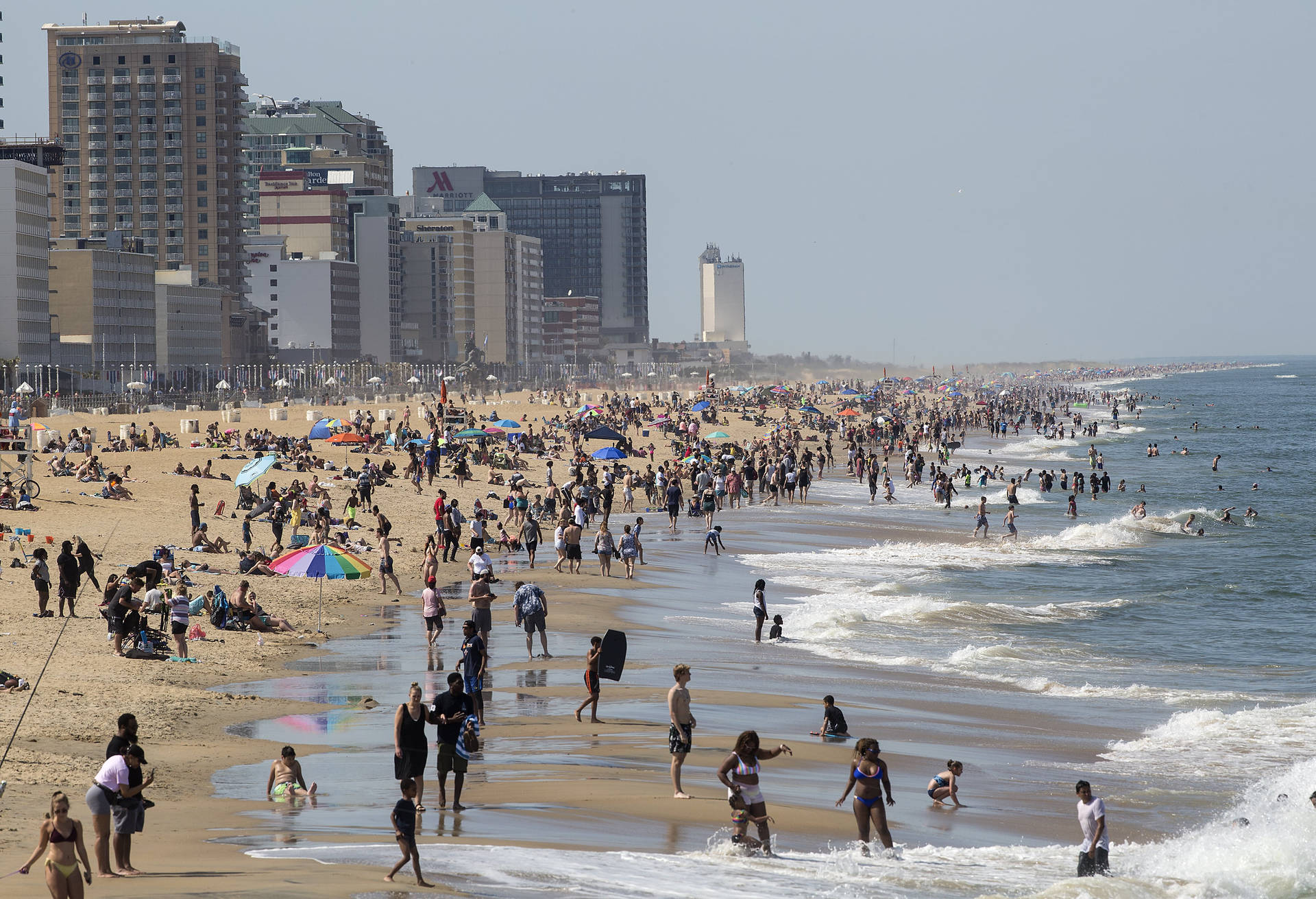 Crowded Day At Virginia Beach Wallpaper