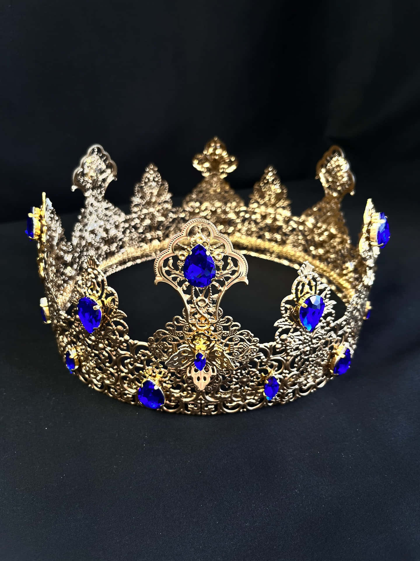 A shining gold crown, a symbol of grandeur and luxury