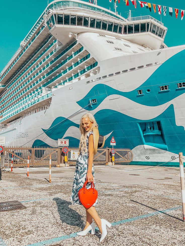 Woman With Heart Bag In Cruise Ship Picture