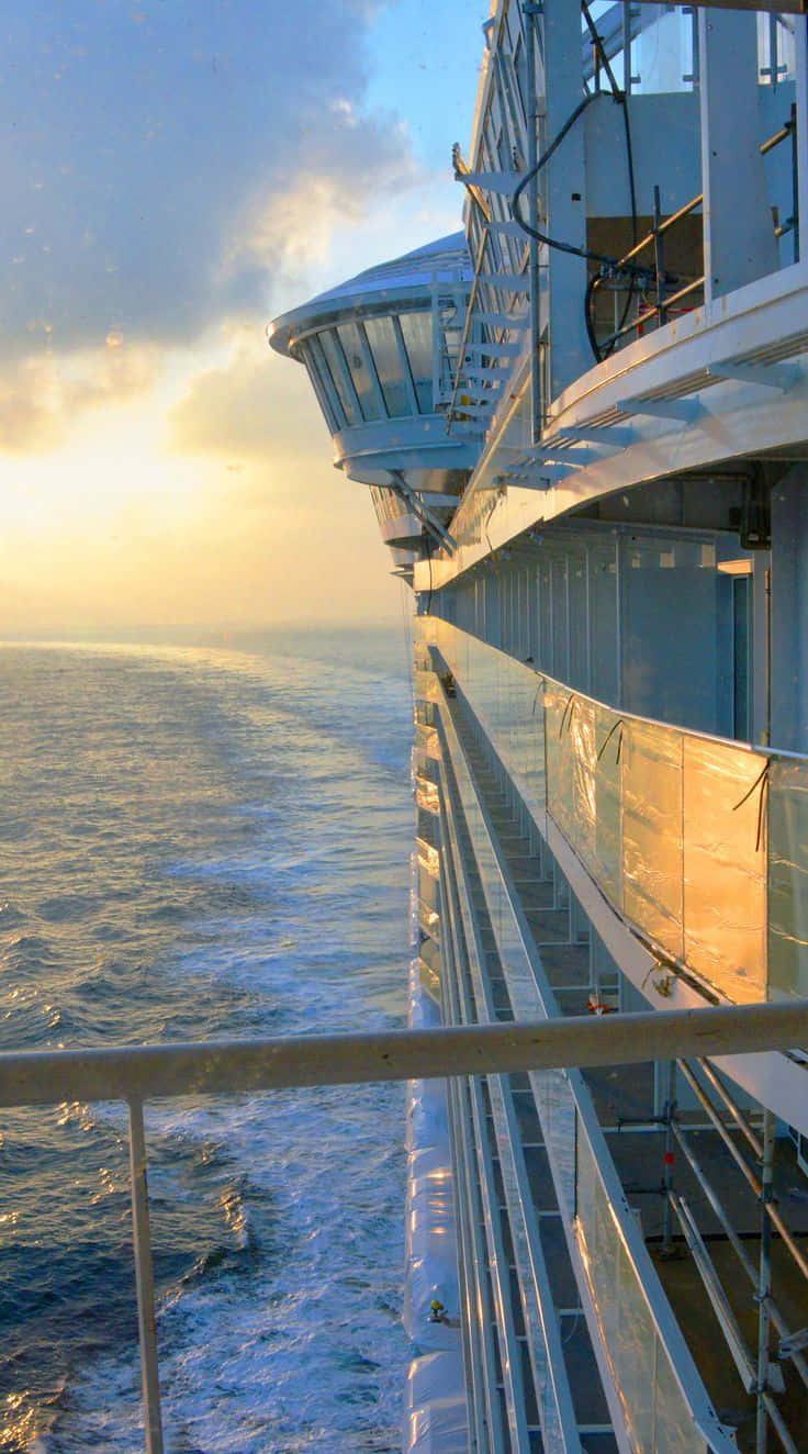 Kryssningsfartygbalkong Solnedgångsbild