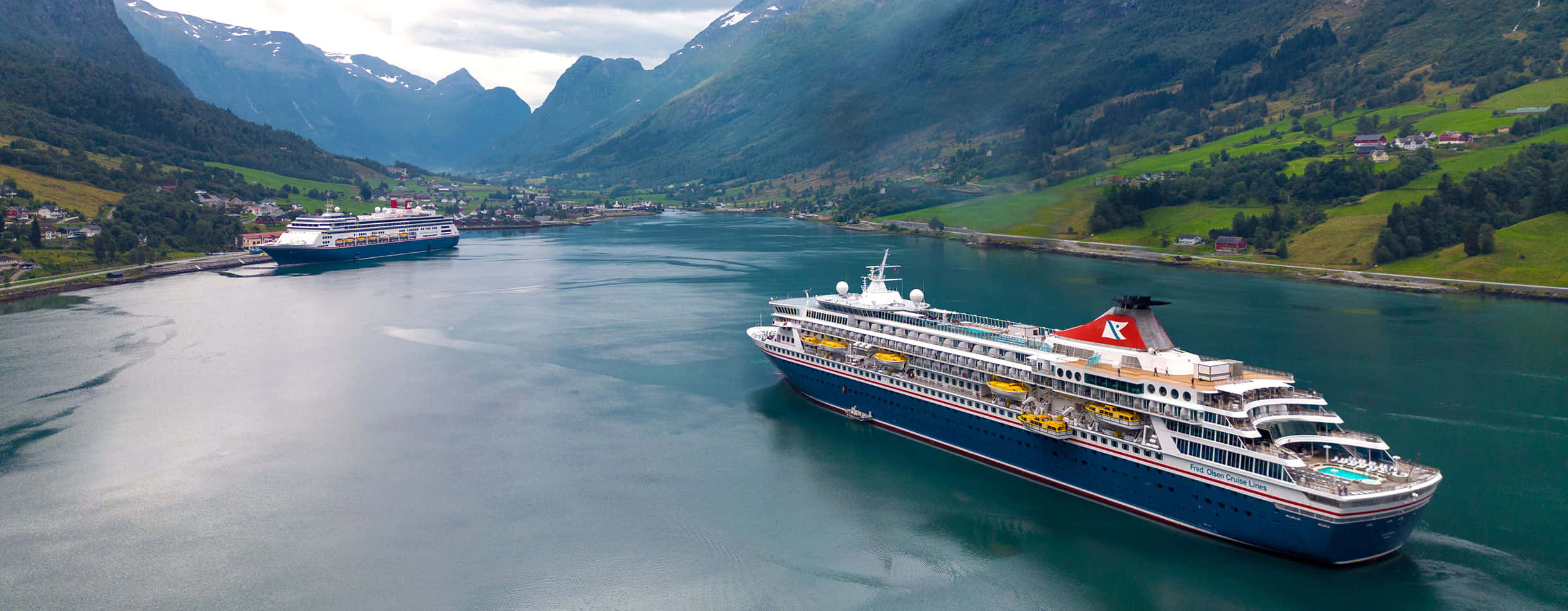 Enjoy life aboard a beautiful and luxurious cruise ship