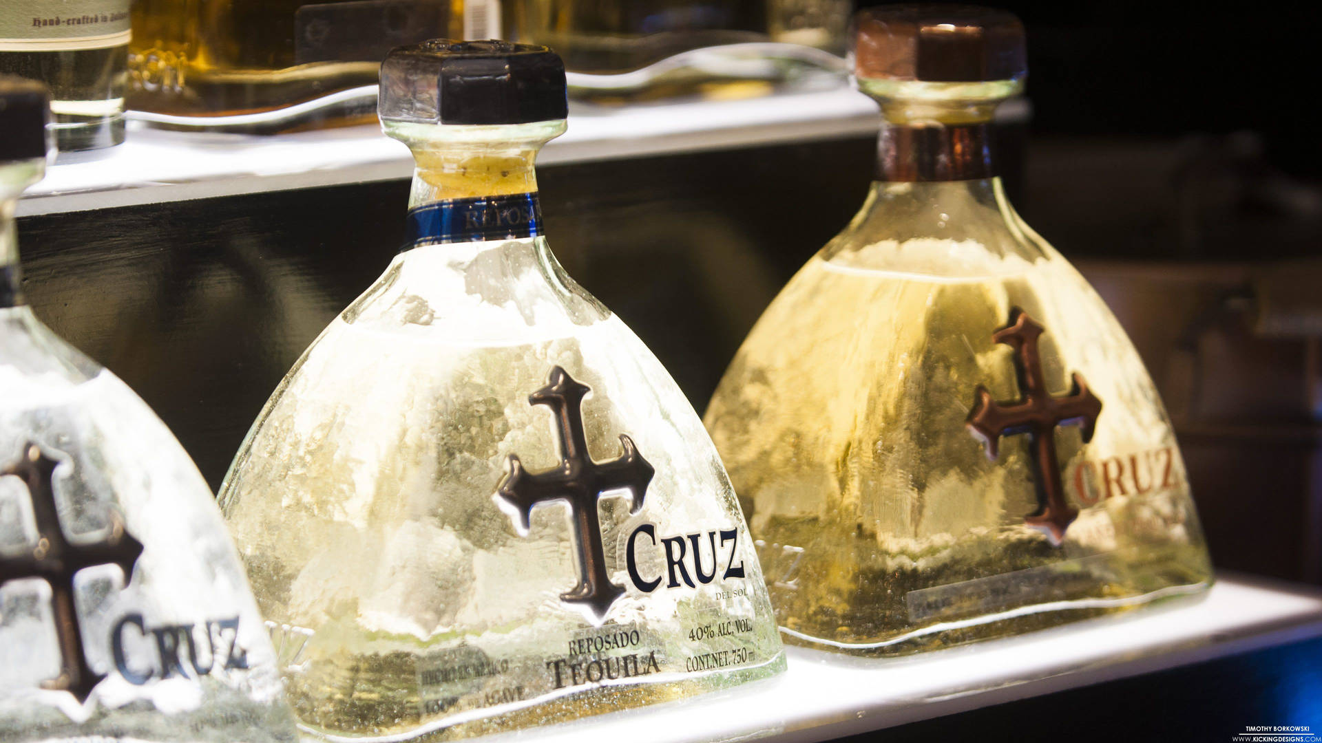 Unasplendida Esposizione Di Bottiglie Di Tequila Cruz Sfondo