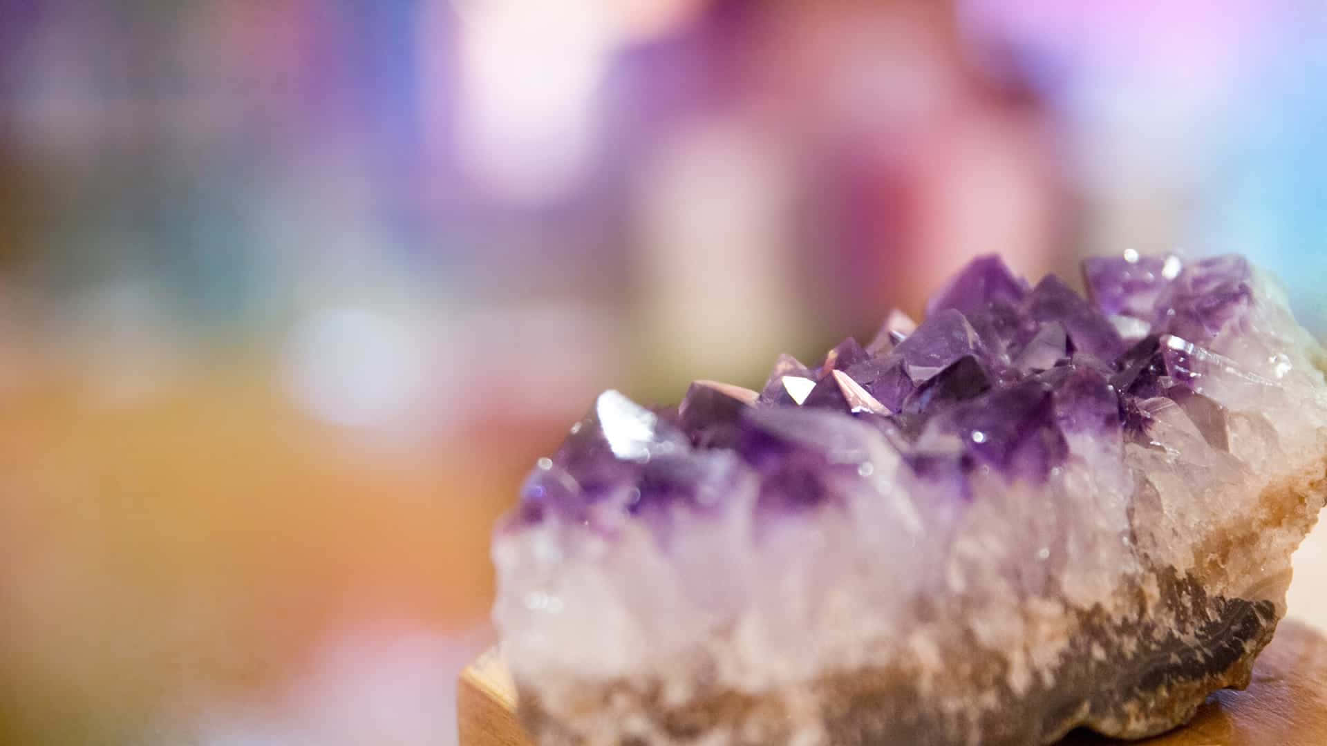 Einwunderschöner Kristall, Der Im Sonnenlicht Strahlt.