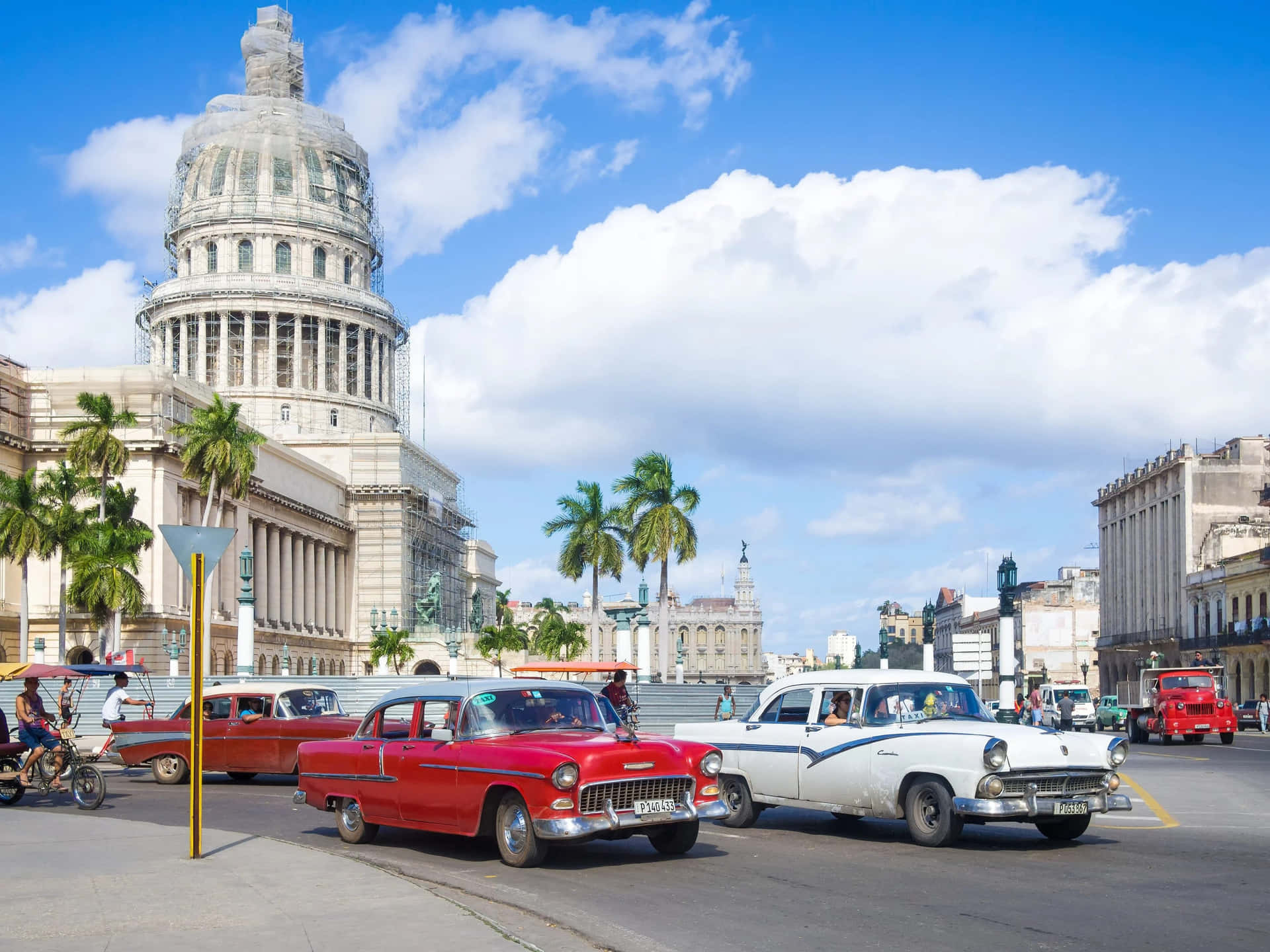 Lassensie Sich Von Den Sonnenverwöhnten Straßen Und Der Lebendigen Kultur Kubas Verzaubern.
