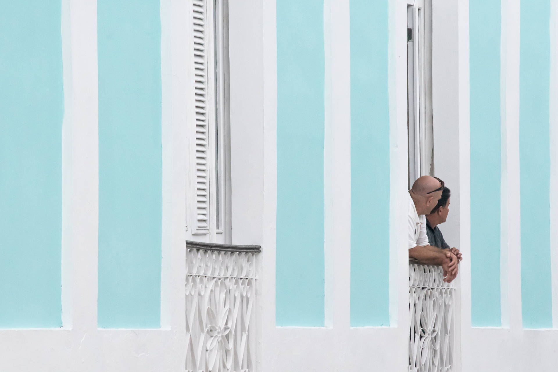 Cuban Girl On Balcony Wallpaper