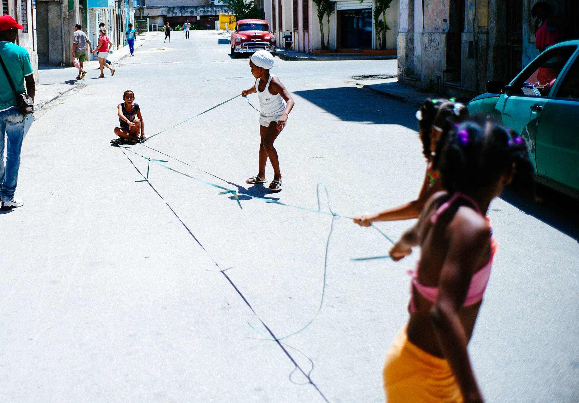 Cubanske Børn Leger Udenfor Wallpaper