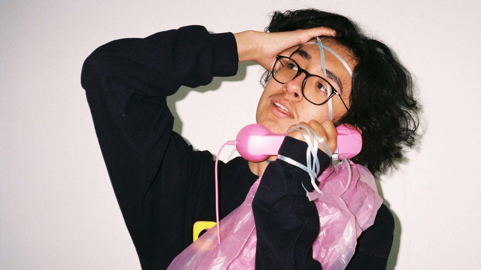 Cuco Is Captured On The Telephone Wallpaper