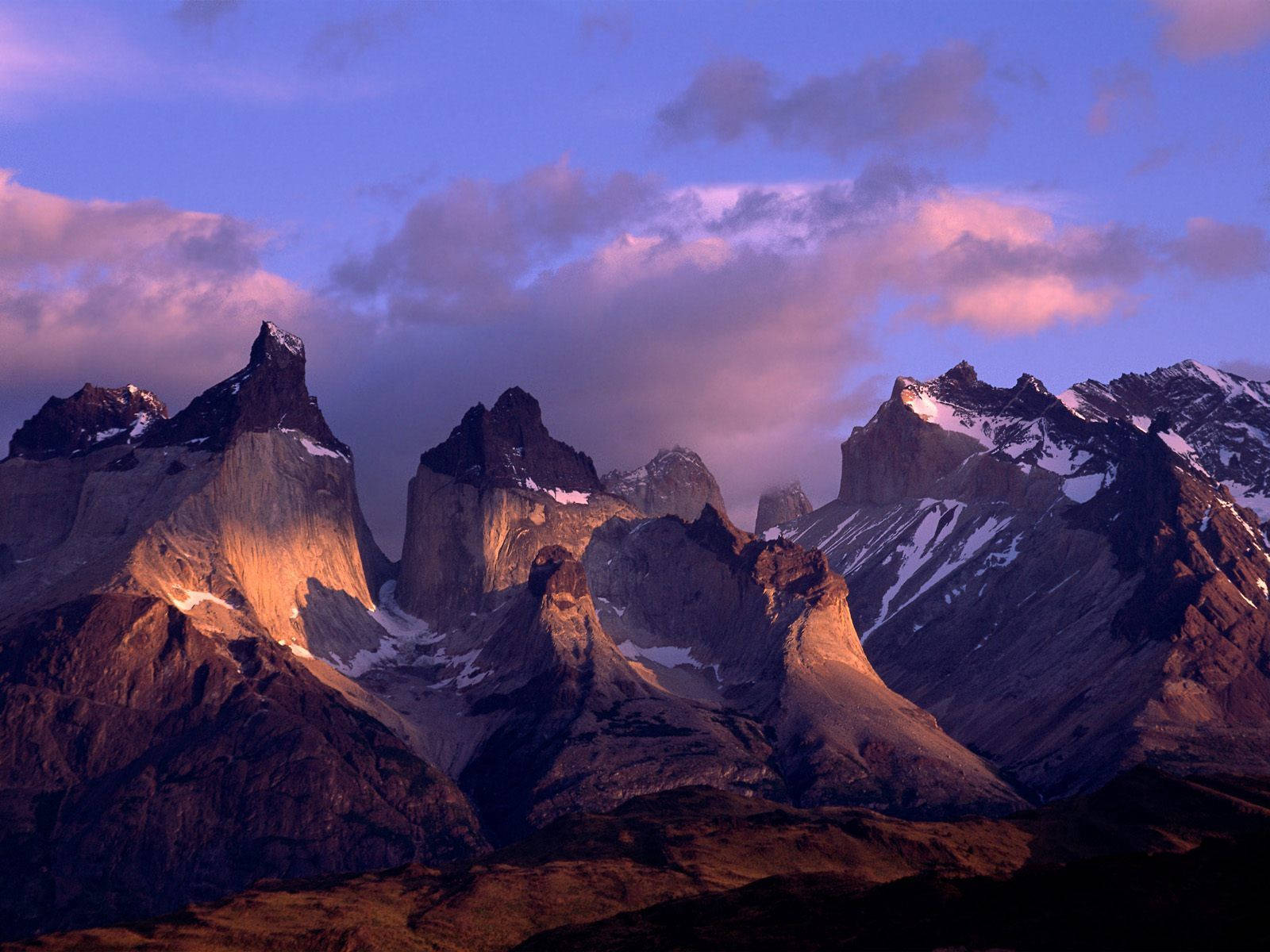 Cordillerasescénicas Durante El Atardecer. Fondo de pantalla