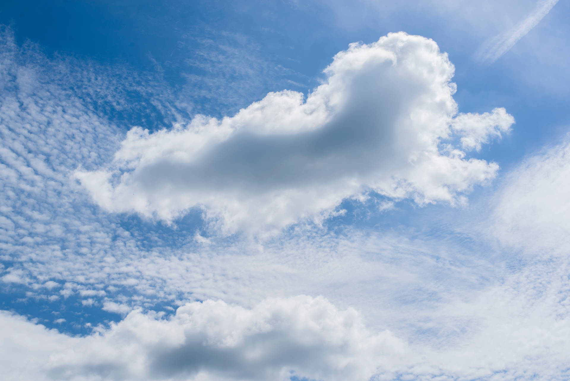 Cumulonimbusestético Azul De Nubes Fondo de pantalla