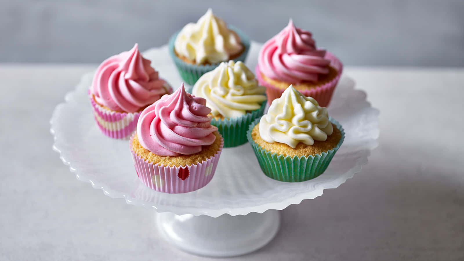 A colorful and delicious cupcake dessert for any occasion