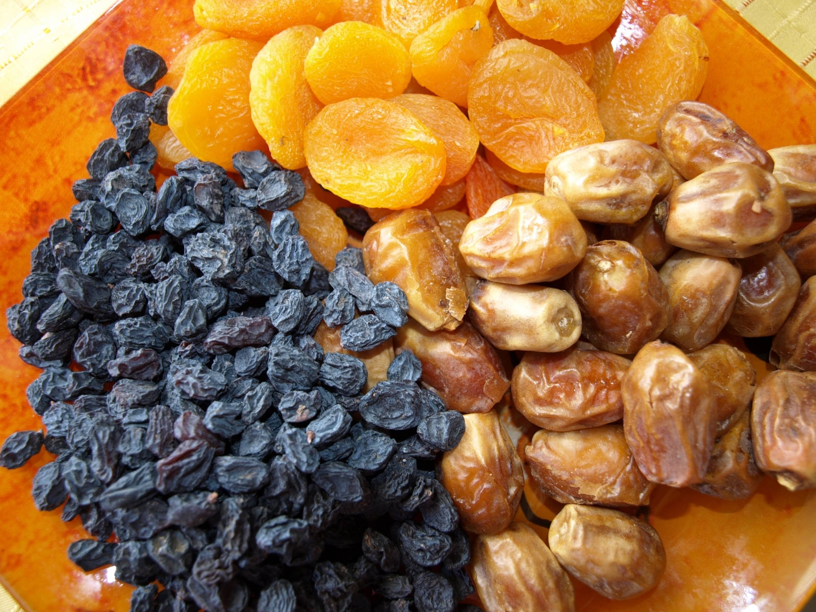 Assorted Dried Fruits including Currant, Apricot, and Raisin Wallpaper