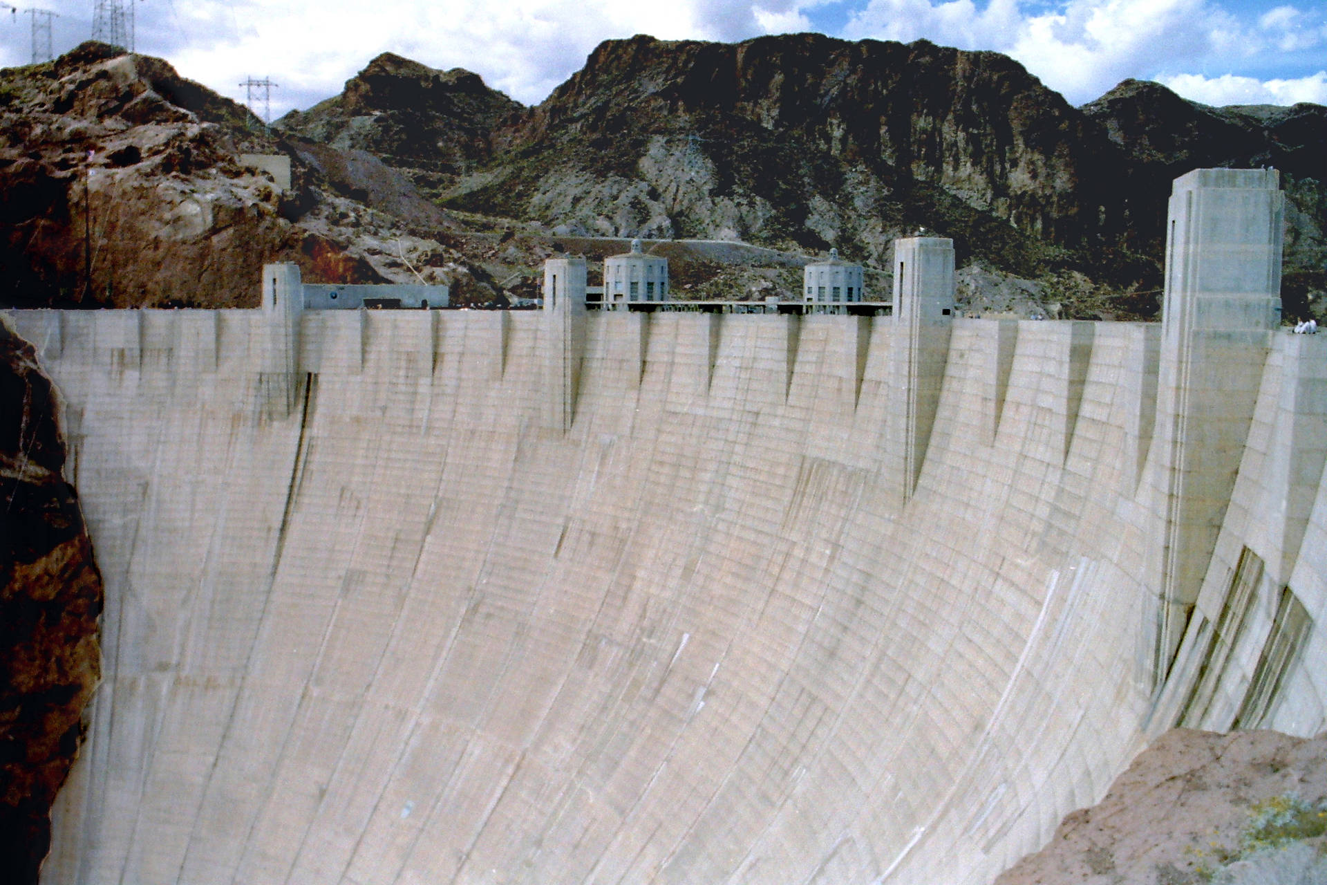 Curved Architecture Of Hoover Dam Wallpaper