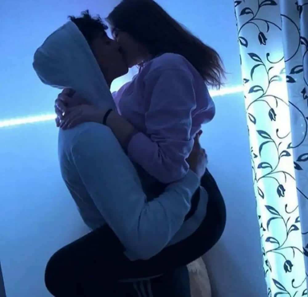 Blue Cute Aesthetic Couple Kissing Picture