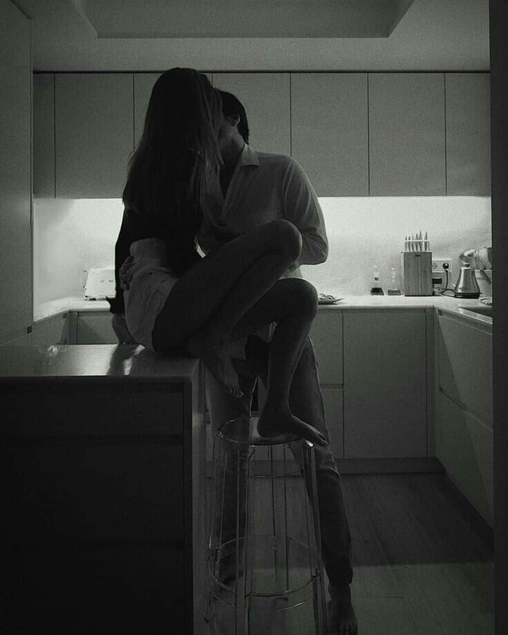 Cute Aesthetic Couple Kissing In Kitchen Picture