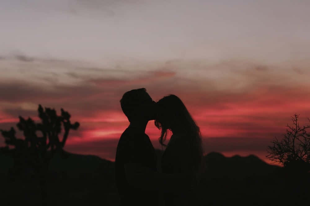Cute Aesthetic Couple Silhouette In Sunset Picture