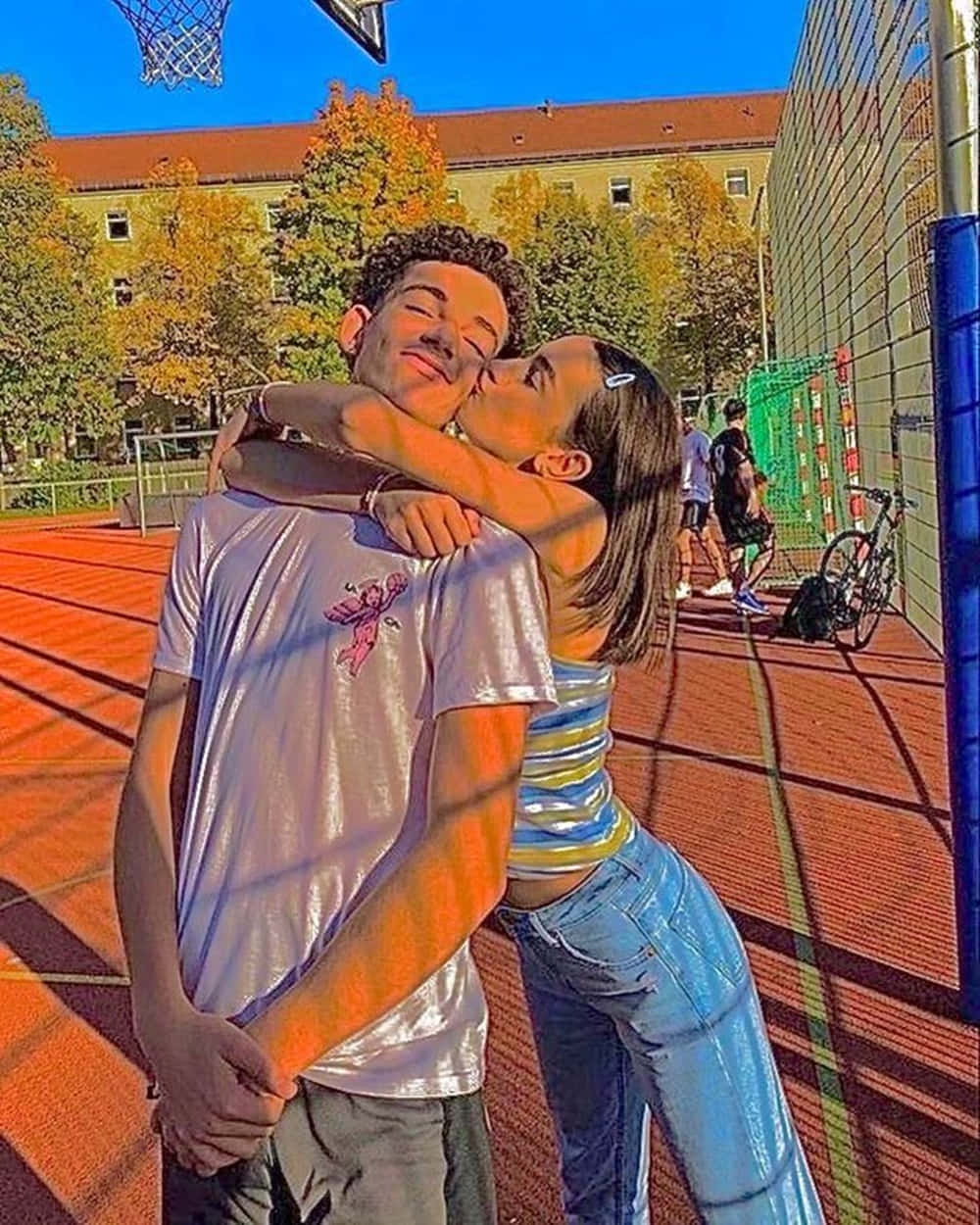 Imagemfofa De Casal Estético Se Beijando Na Bochecha