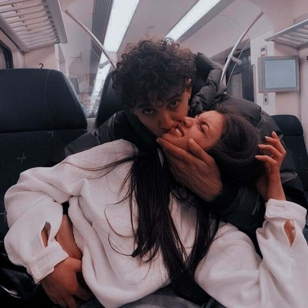 Cute Aesthetic Couple Kissing On Plane Picture