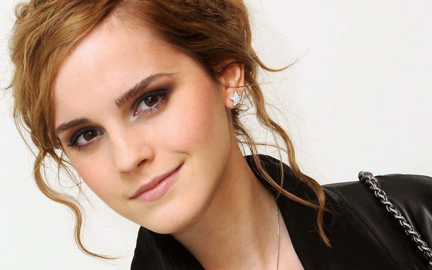 Cute Aesthetic Teenage Emma Watson Wallpaper