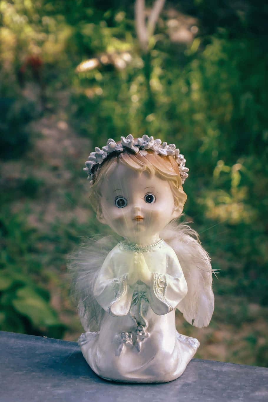 Cute Angel Cherub Figurine Wallpaper