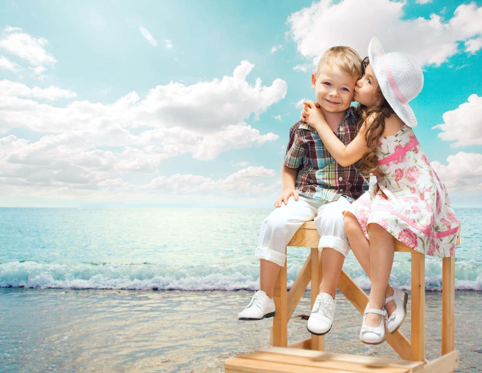Cute Baby Couple On The Sea Wallpaper