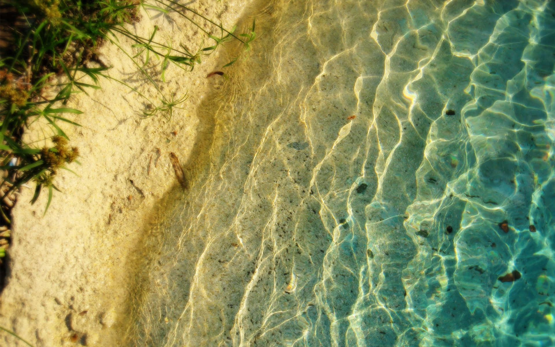 Slut dig til det fredelige Køn Strand og slappe af, mens du nyder den naturlige skønhed omkring dig! Wallpaper