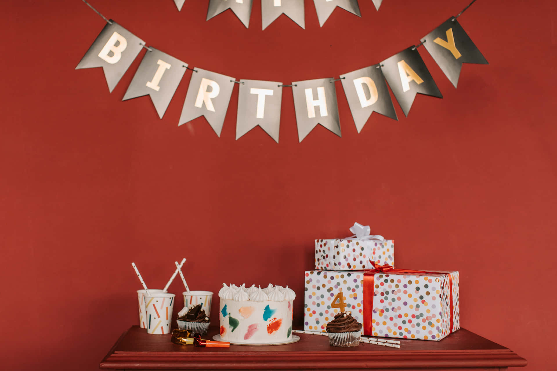 Tillykkemed Fødselsdagen Banner - Brugt Og Rustikt Wallpaper