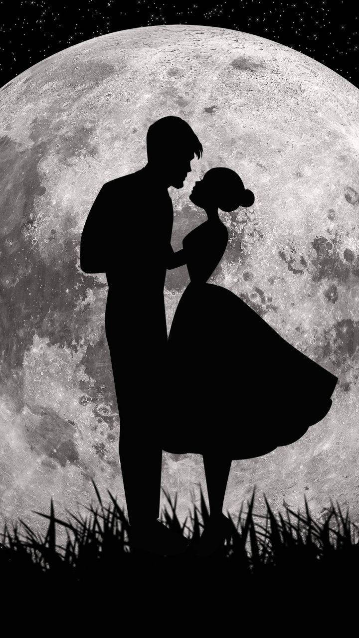 Download Cute Couple Silhouette In Front Of Moon Wallpaper 