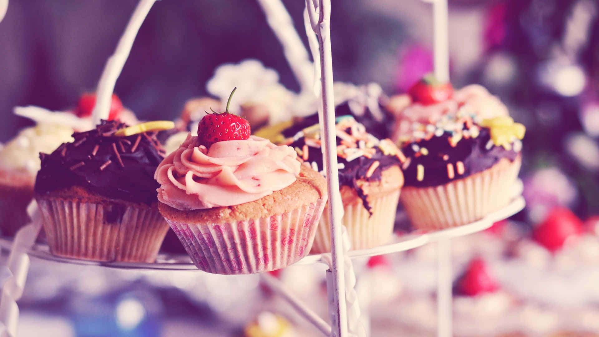 Deliciously Adorable Cupcake - Your Sweet Treat Wallpaper