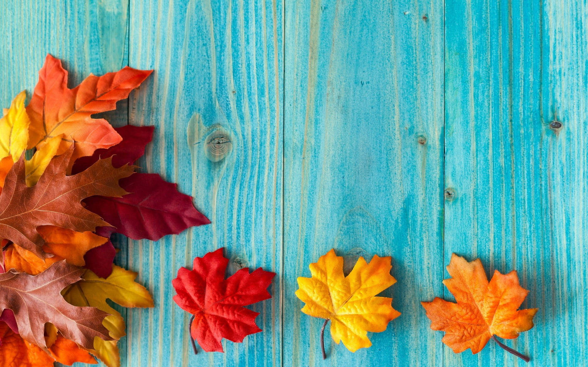 Cute Fall Gradient Leaves Wallpaper