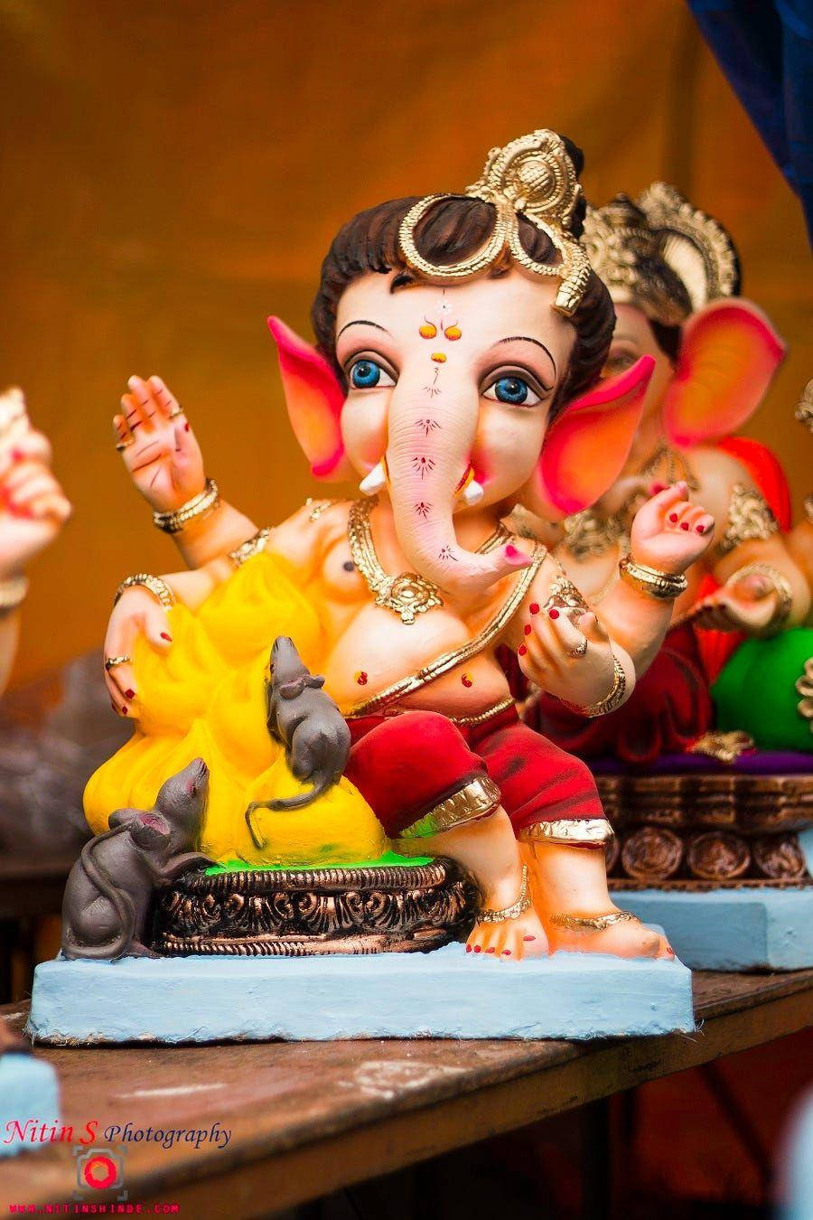 Cute Ganesha And Pet Mice Background