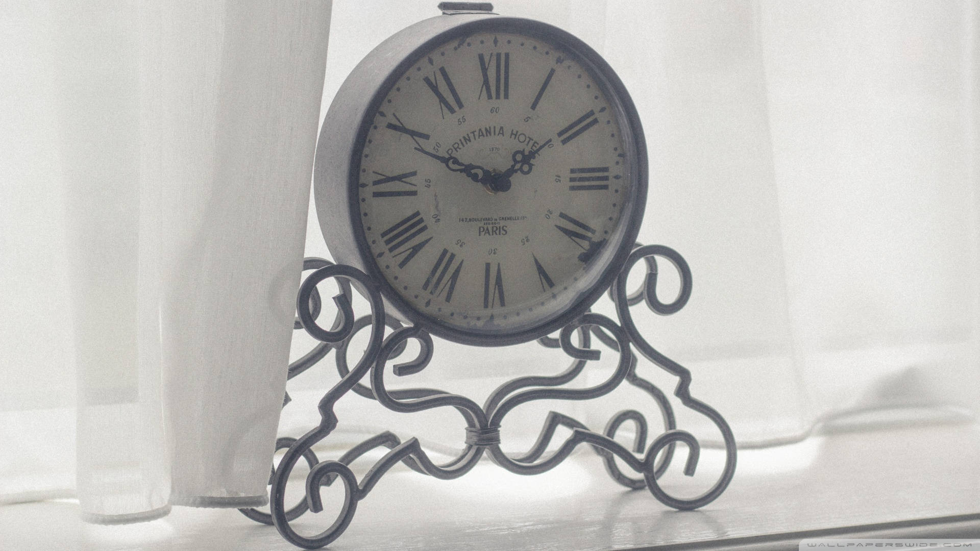 Cute Grey Table Clock Time Wallpaper
