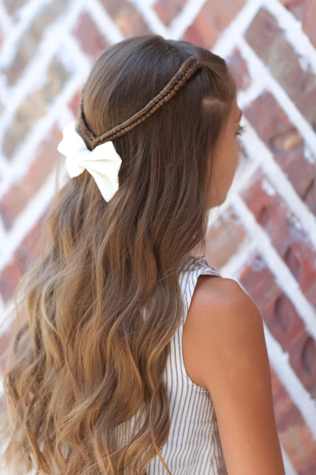 Cute Hairstyle With White Ribbon Picture