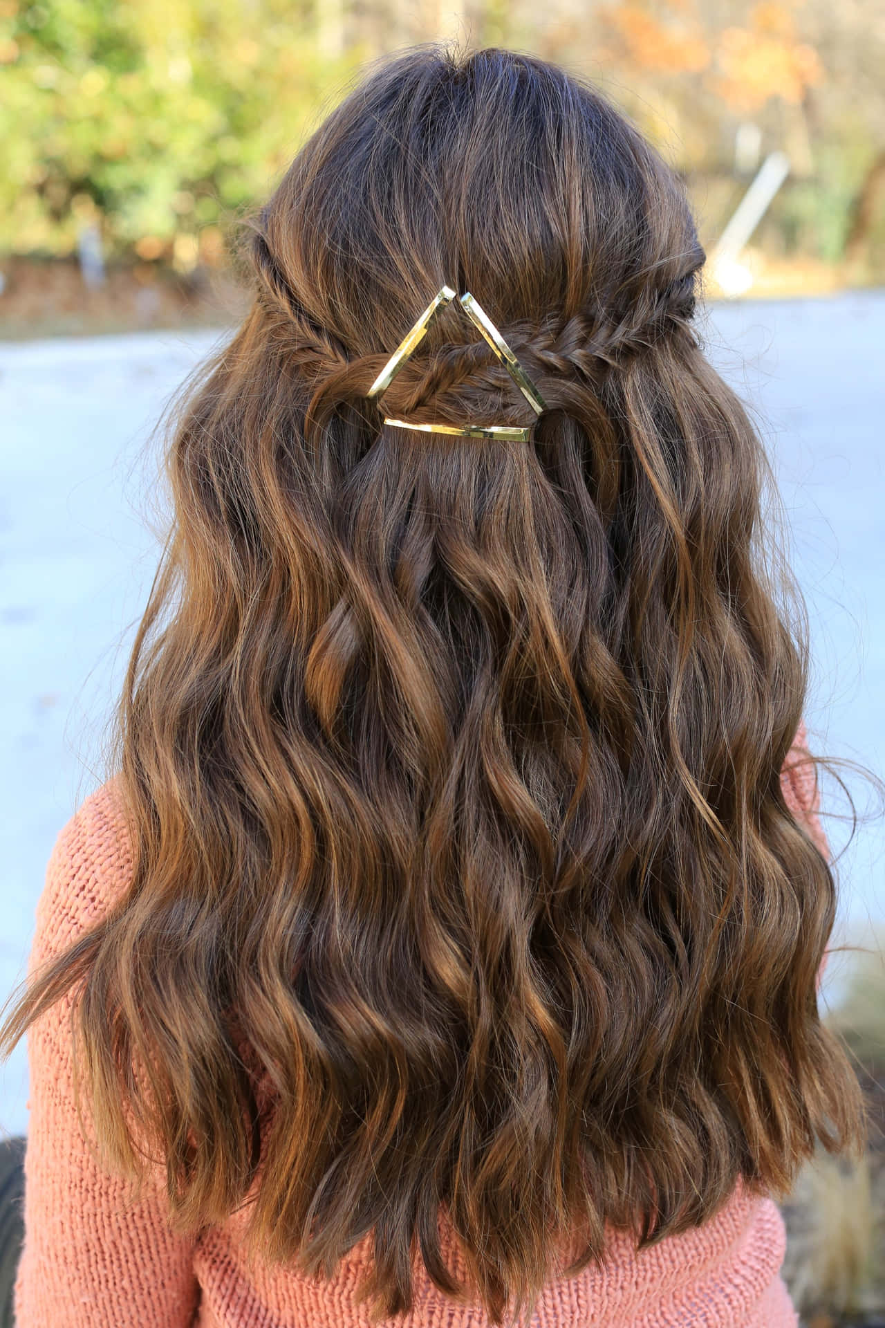 Give your look a sweet twist with this cute hairstyle!"