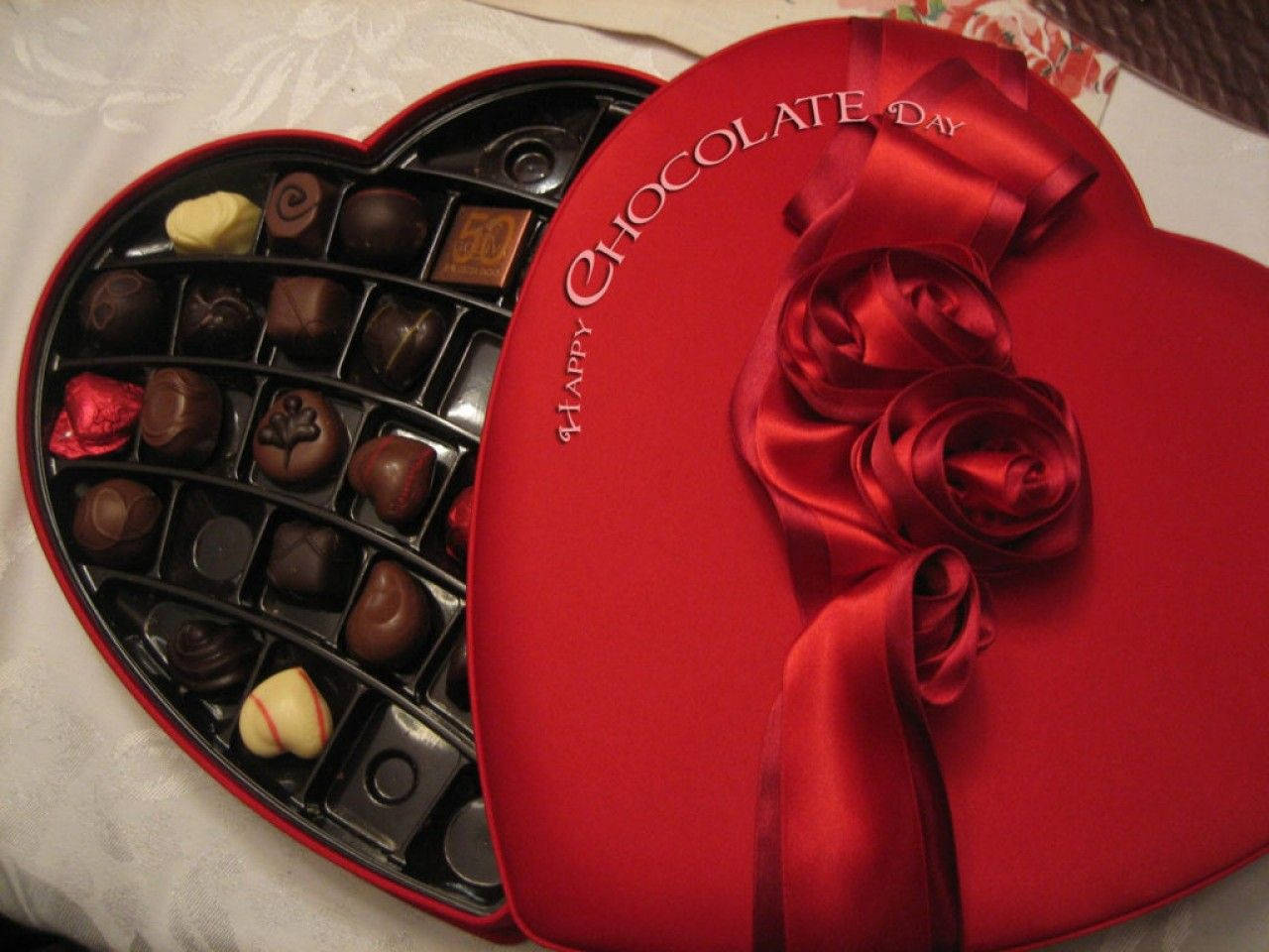 Cute Heart Box With Valentine's Day Chocolates Wallpaper