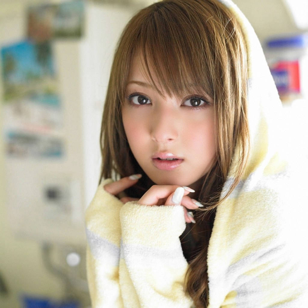 Cute Japanese Girlin Yellow Hoodie Wallpaper