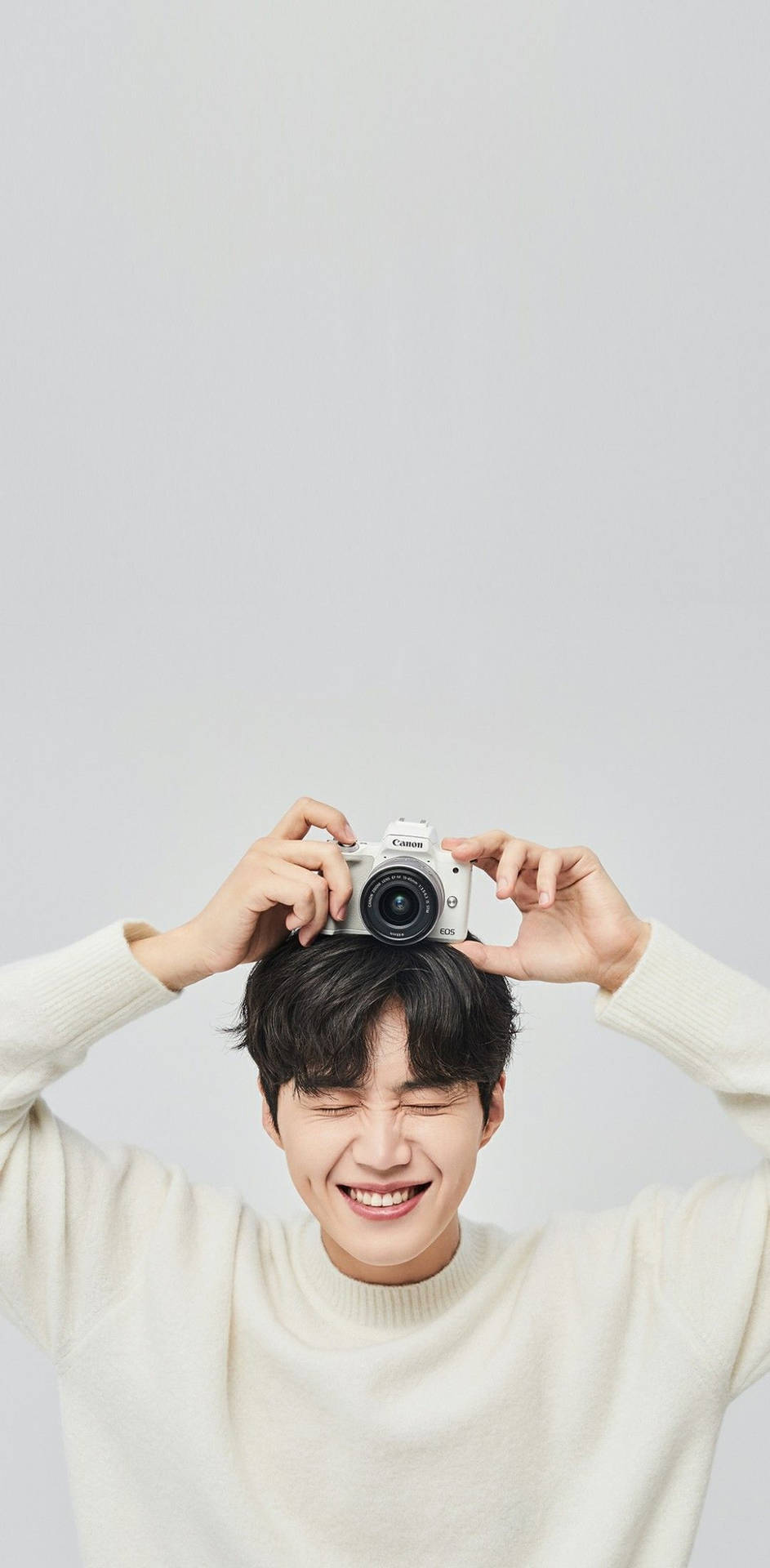 Cute Korean Actor Kim Seon Ho Background