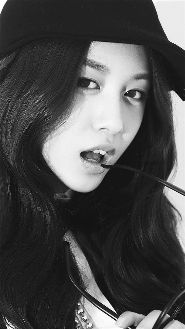Cute Korean Singer Park Ji Yeon Black And White Portrait Wallpaper