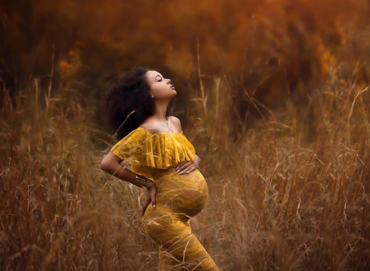 Cute Maternity Yellow Outfit Picture