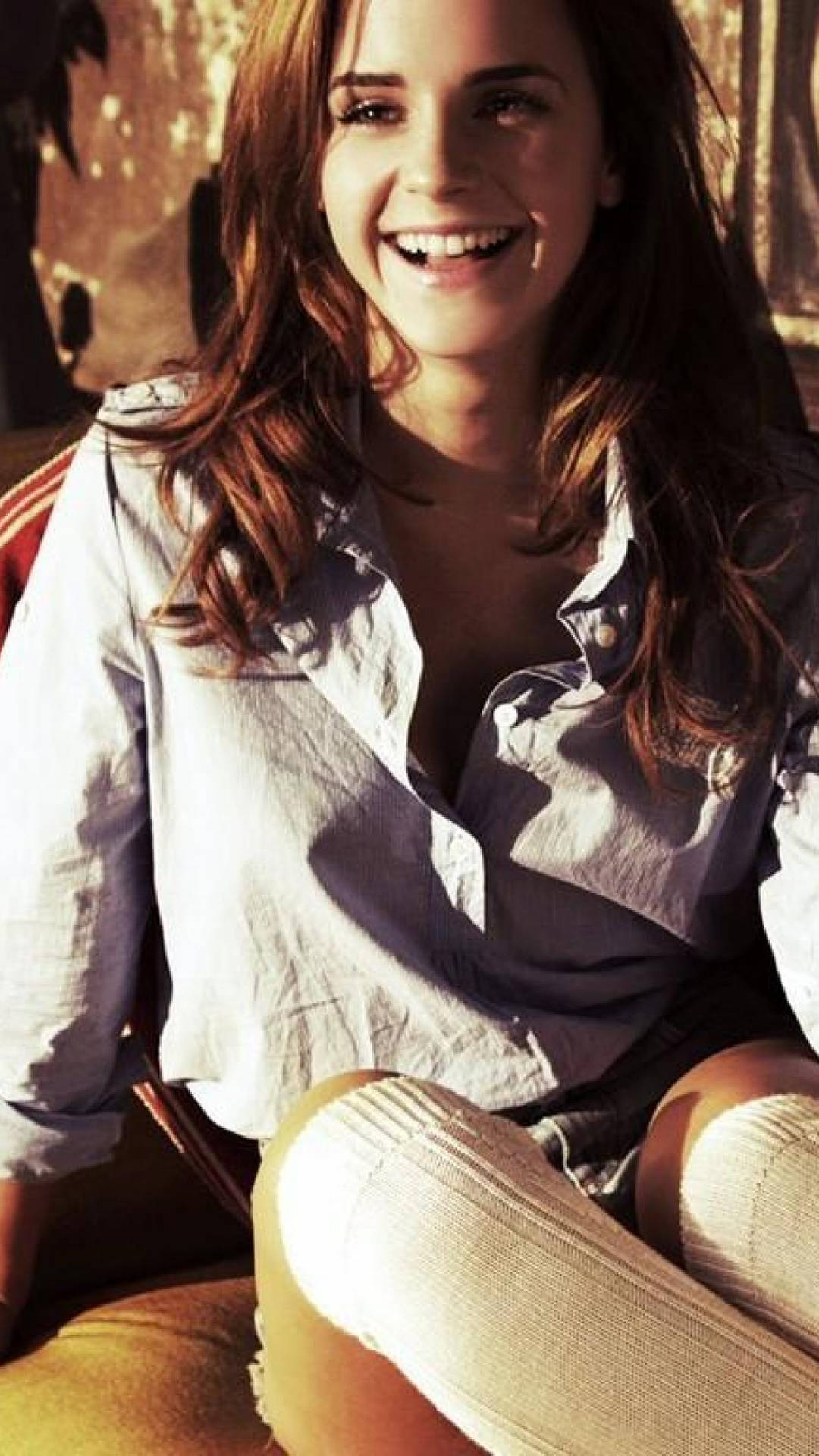 Cute Outfit Of Emma Watson Wallpaper