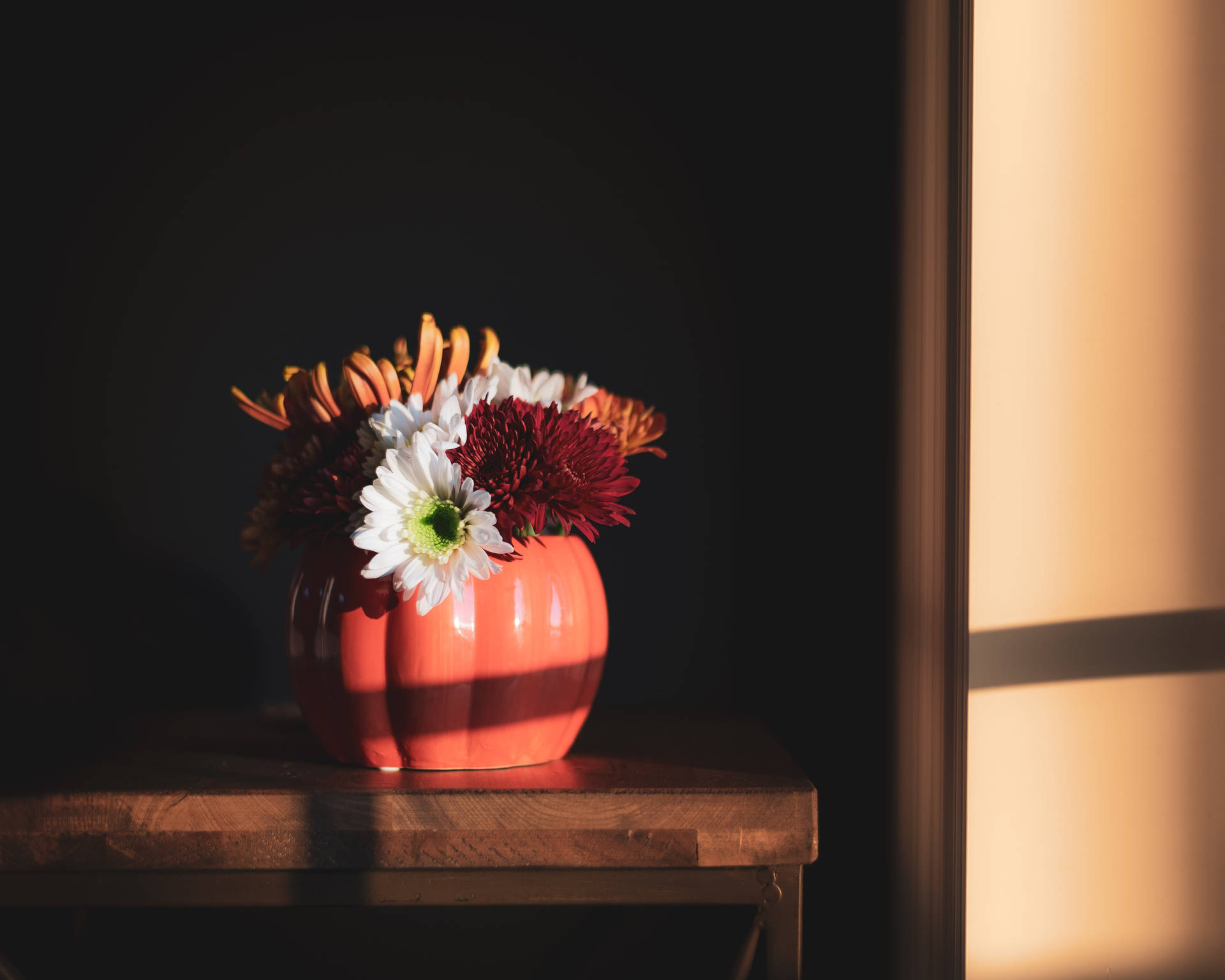 Cute Pumpkin-shaped Flower Vase Wallpaper
