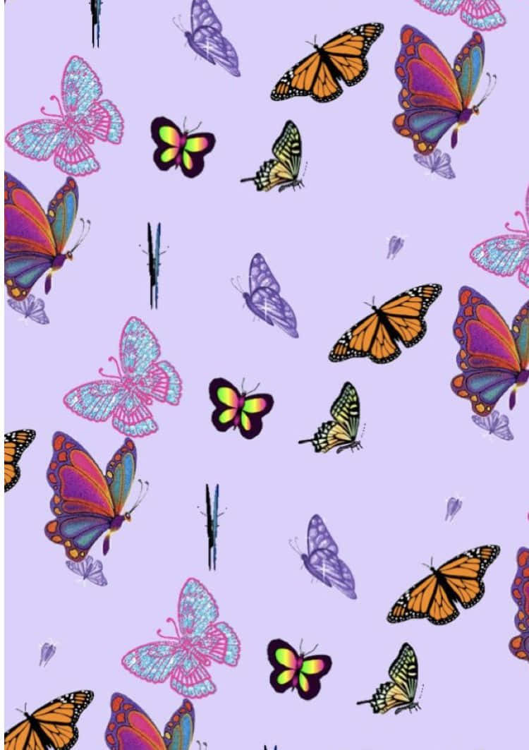 En smuk, levende lilla sommerfugl flyvende i en solrig eng. Wallpaper