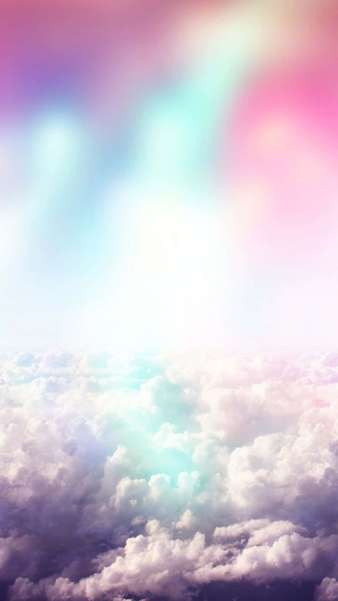 Imagenun Alegre Arcoíris En Un Cielo De Nubes Suaves. Fondo de pantalla