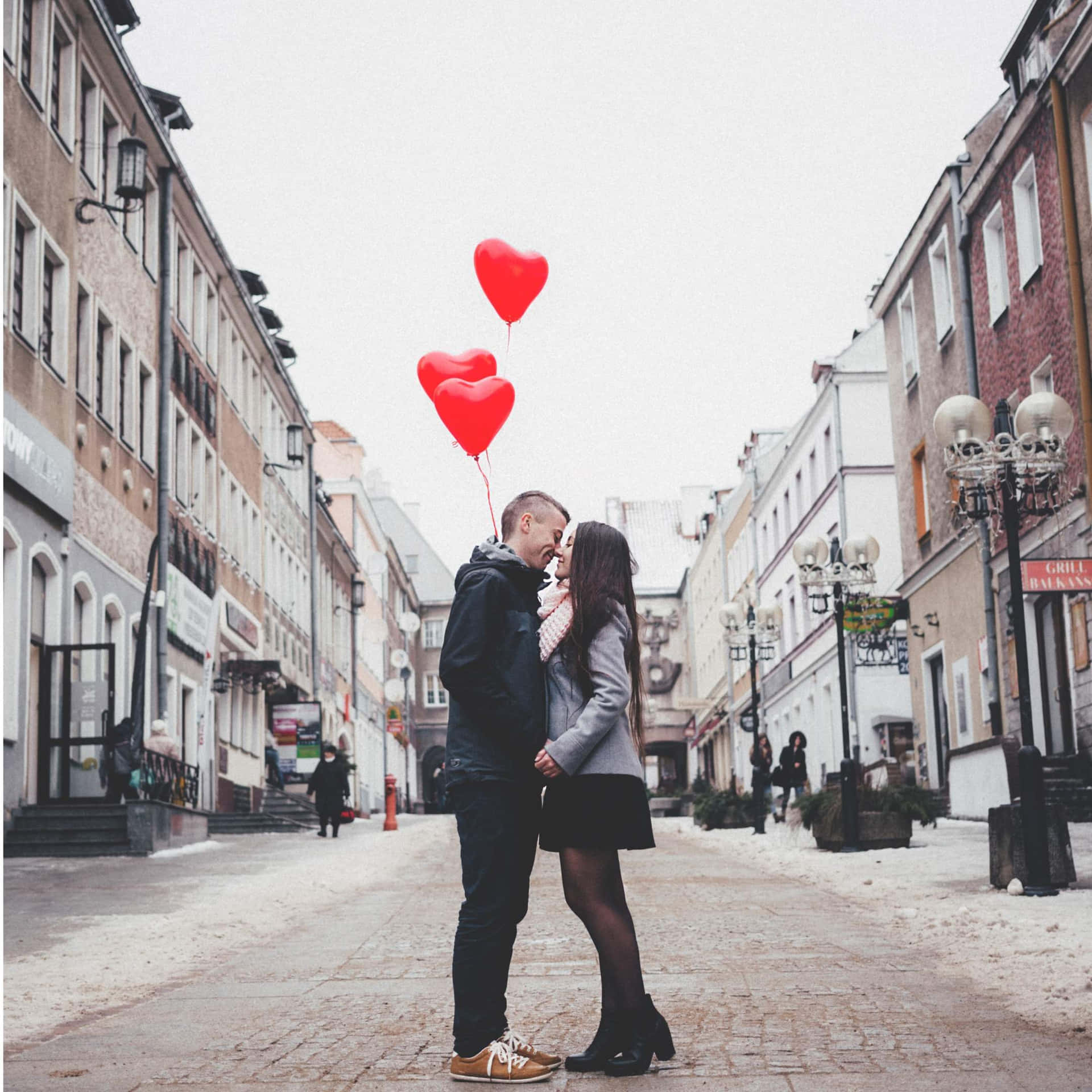 Cute Relationship Heart Balloons City Picture