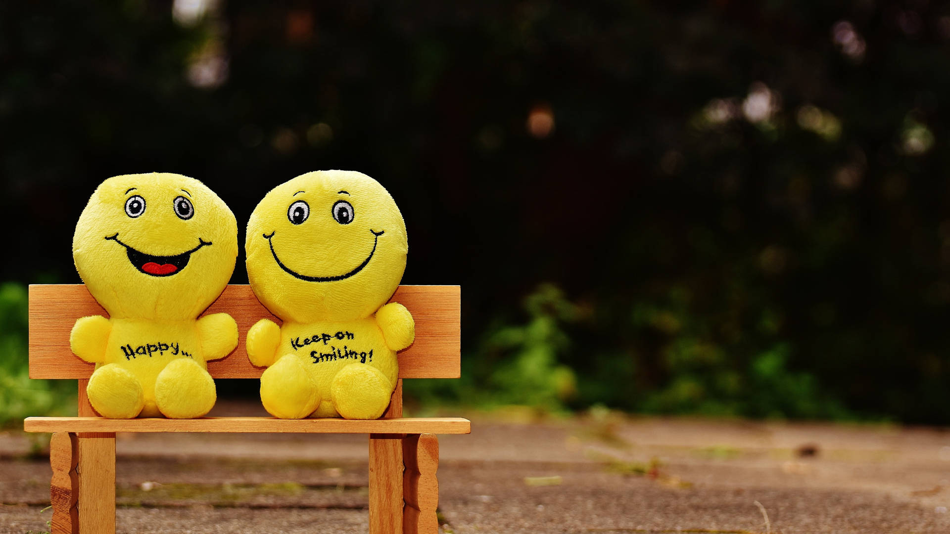 Download Cute Smile Emoji Toys Wallpaper 
